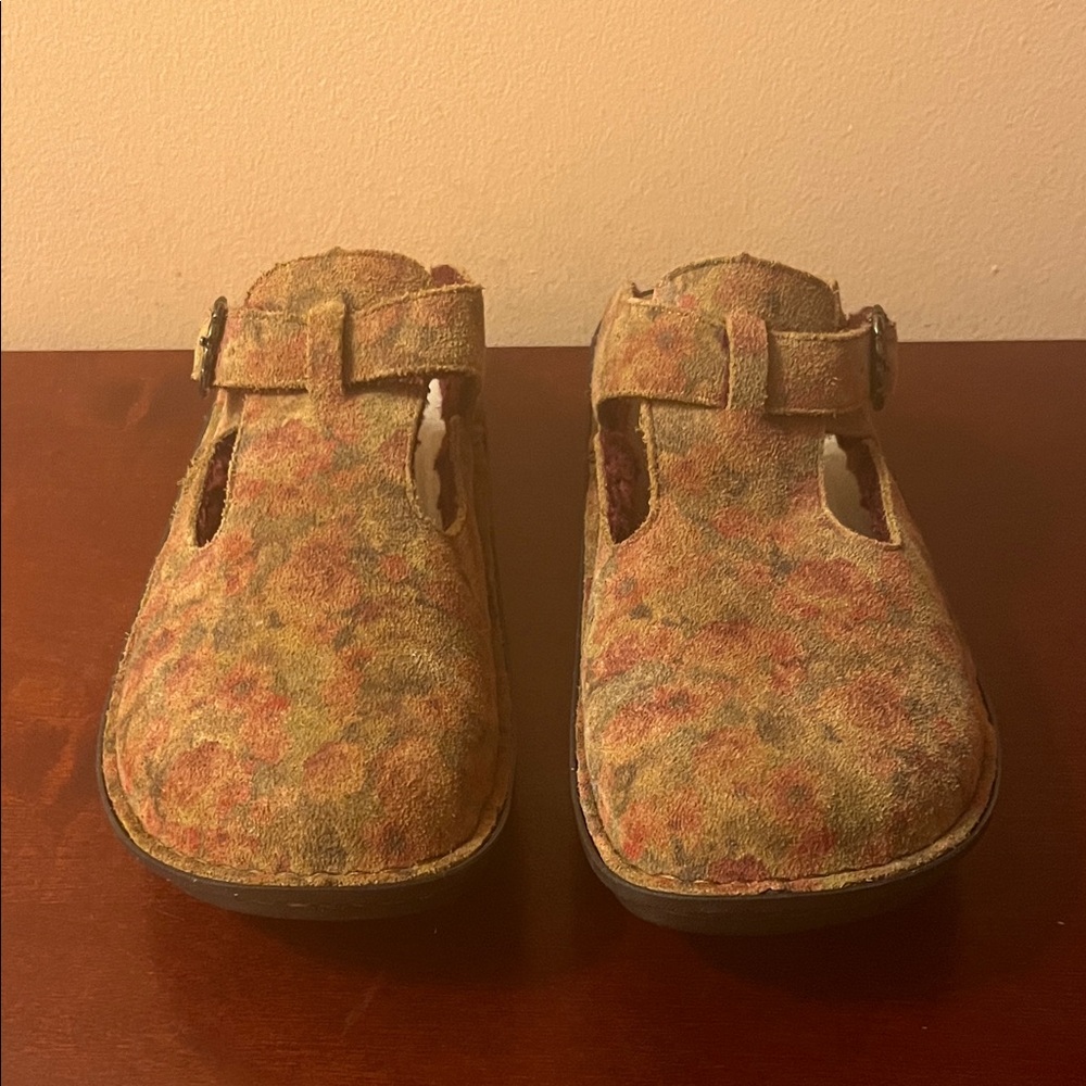 Algeria Floral Suede Clogs 🌺Final Price w/$4.99 Discount Shipping🌺 - Picture 2 of 8
